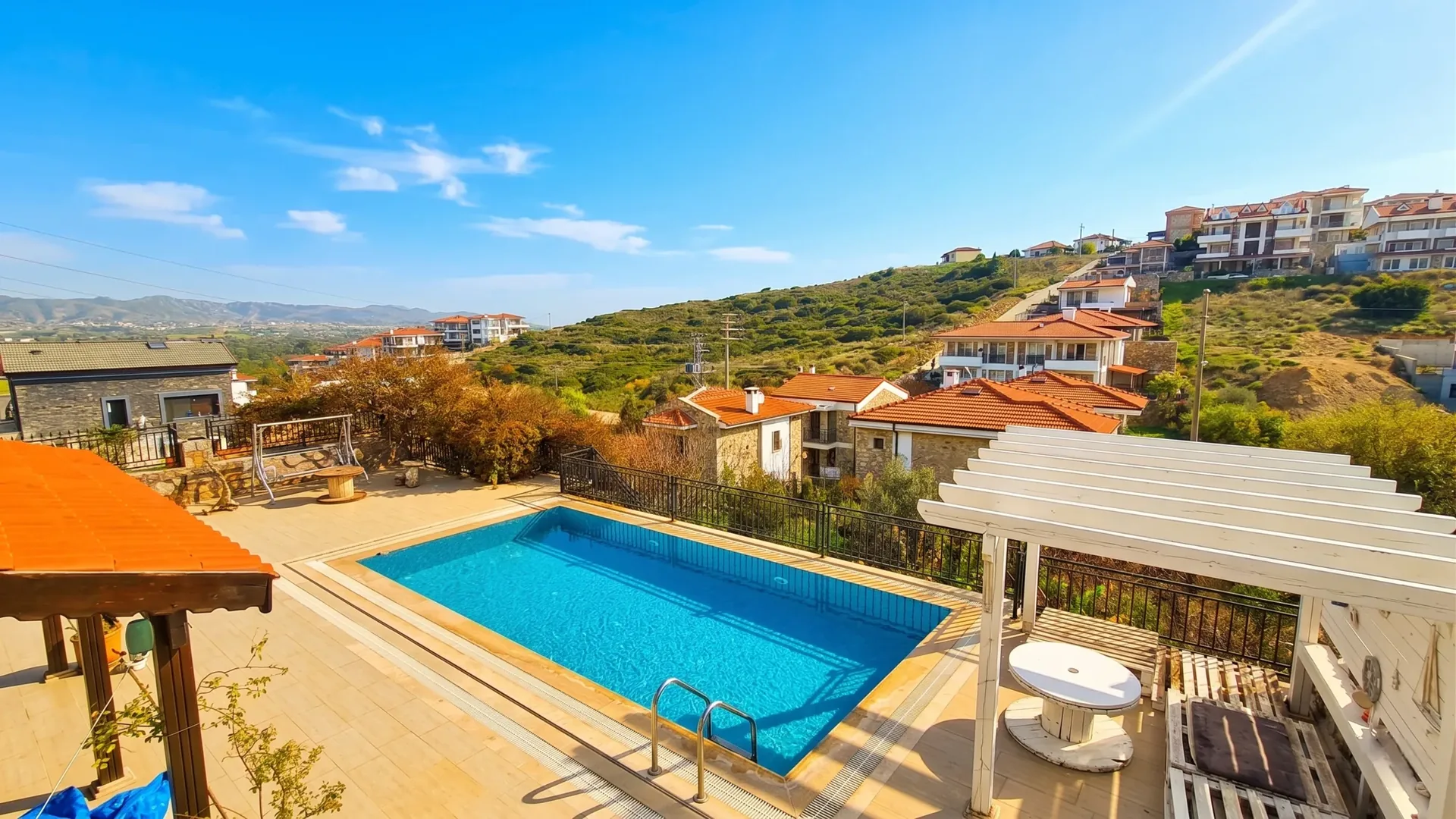 Datça'da 714 m² Arsa İçinde Havuzlu Tripleks Villa 2