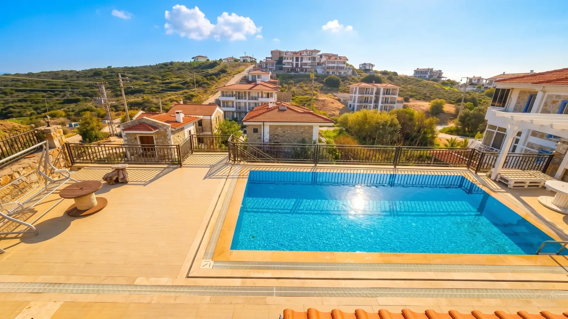 Datça'da 714 m² Arsa İçinde Havuzlu Tripleks Villa