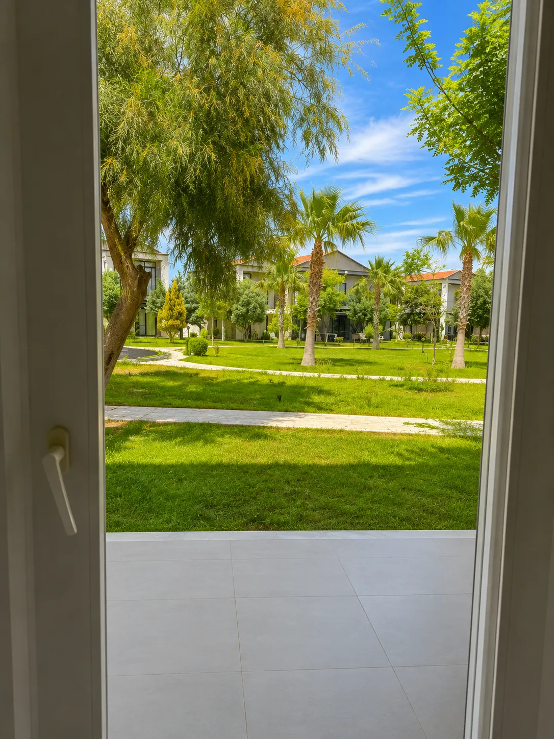 Arbetta Complexia'da Denize 10 Dakika, Havuzlu Sitede 1+1 Bahçe Katı Daire
